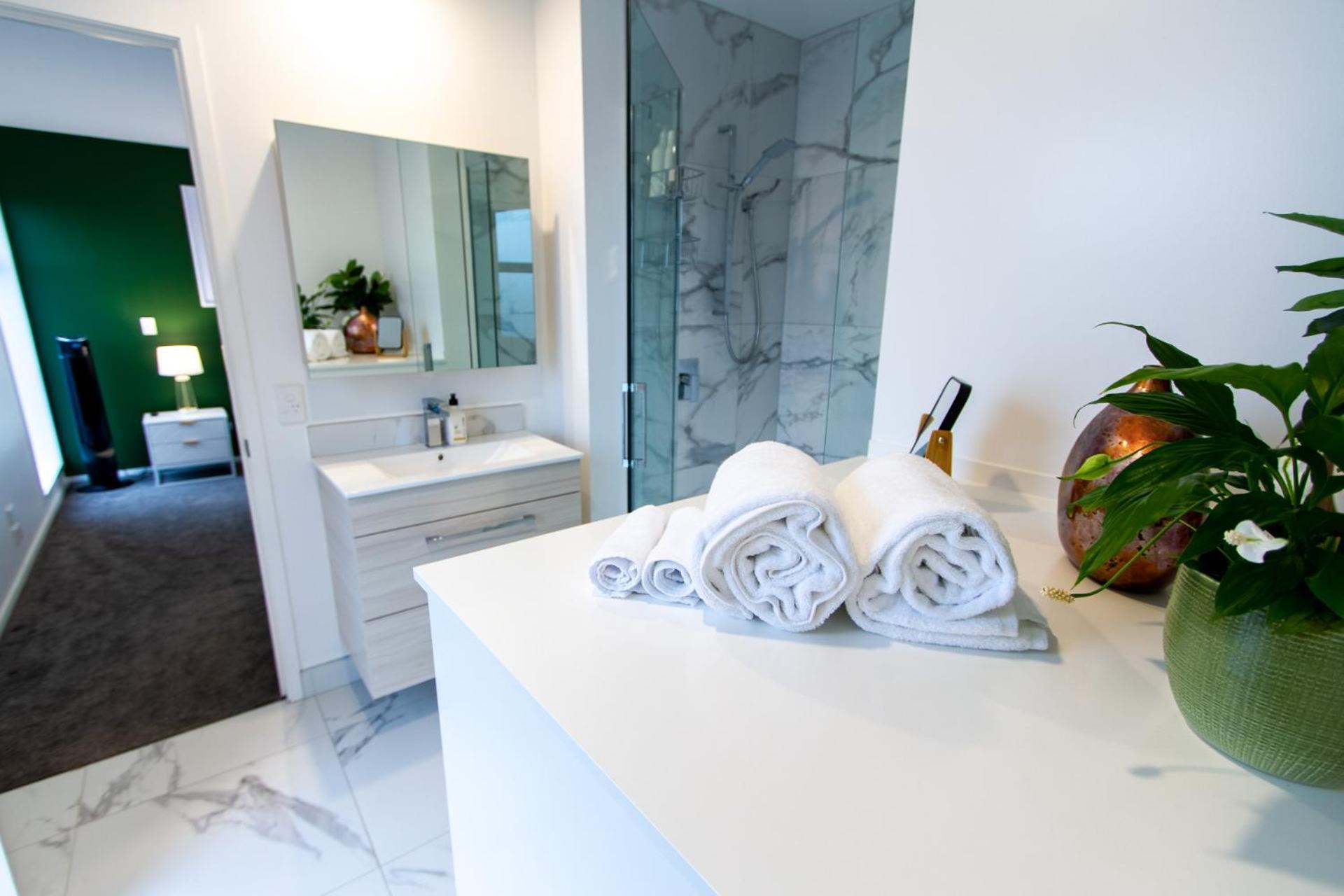 Gorgeous In Green - 2 Bed Central Oasis W/King Bed Christchurch Exterior foto