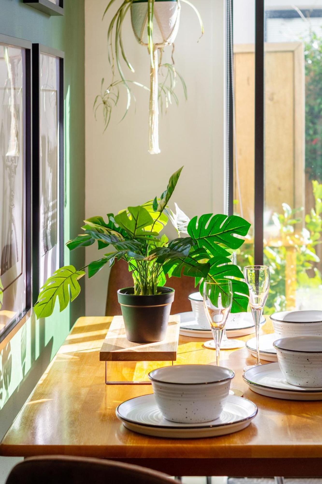 Gorgeous In Green - 2 Bed Central Oasis W/King Bed Christchurch Exterior foto